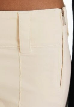 BERSHKA FLARE - Stoffhose - Beige -Bershka Verkaufsgeschäft 350058ed9d2f4ee5ac0b71a89bd62d9a