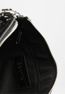 BERSHKA MIT KROKOPRÄGUNG - Umhängetasche - Black -Bershka Verkaufsgeschäft 35247080c07a4d8586bbe761fd87325a