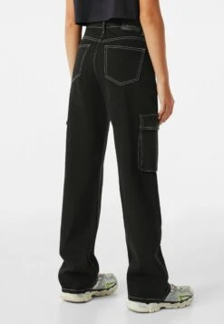 BERSHKA CARGO - Jeans Relaxed Fit - Black 10 BERSHKA CARGO - Jeans Relaxed Fit - Black -Bershka Verkaufsgeschäft 3727922417bb4630b8eed6c9d2a23497
