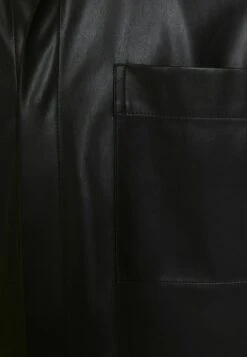 BERSHKA SHORT SLEEVE - Leichte Jacke - Black 13 BERSHKA SHORT SLEEVE - Leichte Jacke - Black -Bershka Verkaufsgeschäft 37679c6a6edf4703933b1296f8a7a01f