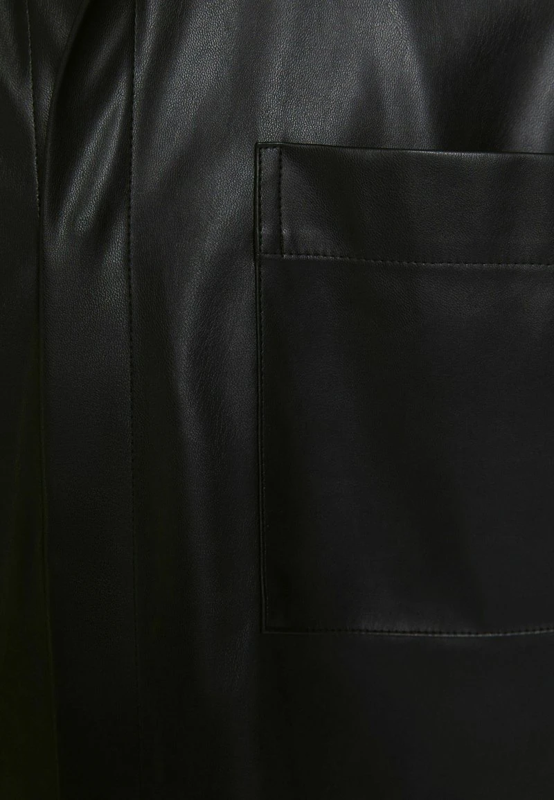 BERSHKA SHORT SLEEVE - Leichte Jacke - Black 8 BERSHKA SHORT SLEEVE - Leichte Jacke - Black – Bild 6