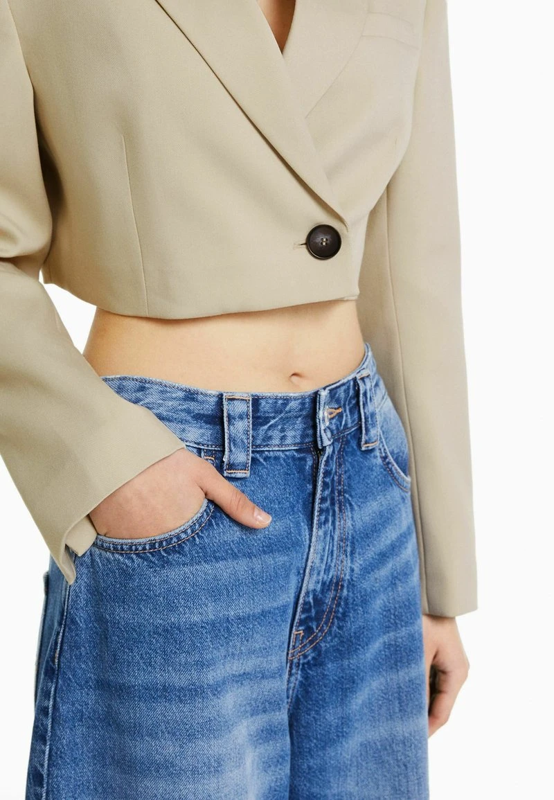 BERSHKA CROPPED TAILORED TWILL - Blazer - Camel 6 BERSHKA CROPPED TAILORED TWILL - Blazer - Camel – Bild 4