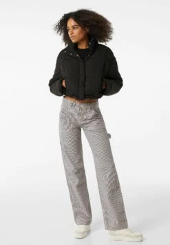 BERSHKA SHORT PUFFER - Winterjacke - Black -Bershka Verkaufsgeschäft 38c00a6031ba4a97ac616d3b3983dd5c