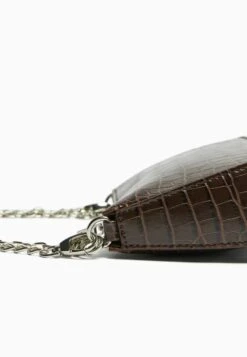 BERSHKA MIT KROKOPRÄGUNG - Umhängetasche - Brown 11 BERSHKA MIT KROKOPRÄGUNG - Umhängetasche - Brown -Bershka Verkaufsgeschäft 3967665e503142eeb845a7ae7ca53be8