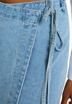 BERSHKA KNOTTED - Wickelrock - Light Blue Denim 11 BERSHKA KNOTTED - Wickelrock - Light Blue Denim -Bershka Verkaufsgeschäft 39d1eaa820e14cb3a73146008102a279