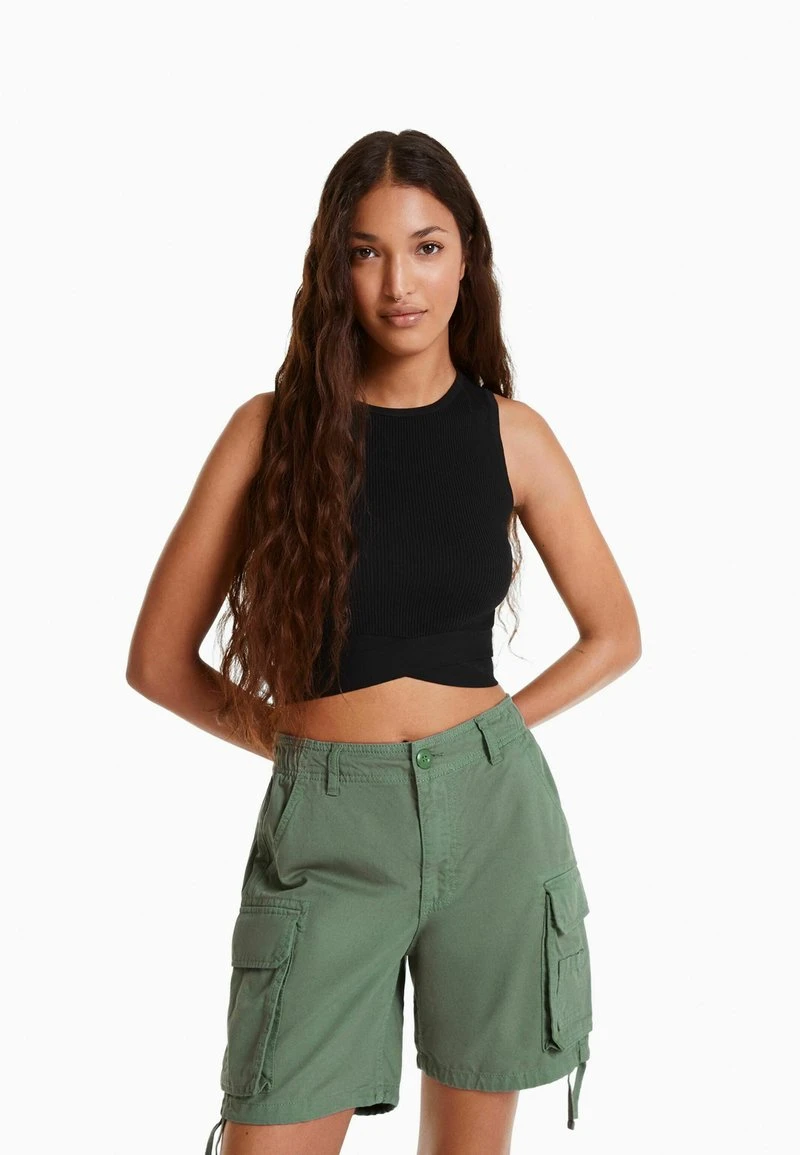 BERSHKA WITH STRAPS BERMUDA - Shorts - Khaki 3 BERSHKA WITH STRAPS BERMUDA - Shorts - Khaki