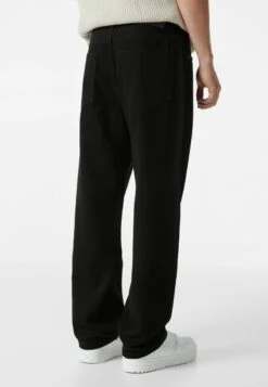 BERSHKA Jeans Straight Leg - Black -Bershka Verkaufsgeschäft 3a4567d13f2247c489a58da753ae43a6