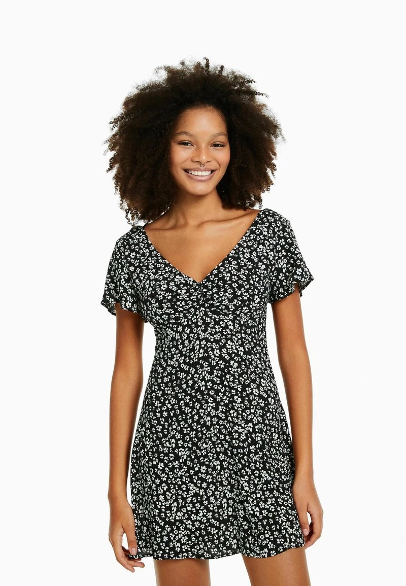 BERSHKA VOLUMINOUS MINI SHORT SLEEVE - Freizeitkleid - Black 3 BERSHKA VOLUMINOUS MINI SHORT SLEEVE - Freizeitkleid - Black