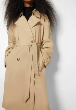 BERSHKA Trenchcoat - Camel 11 BERSHKA Trenchcoat - Camel -Bershka Verkaufsgeschäft 3c55cc85b0a84057aed49c2fcf6b2e42