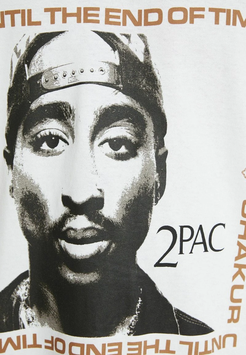 BERSHKA BOXY FIT SHORT SLEEVE TUPAC - T-Shirt Print - Off White 7 BERSHKA BOXY FIT SHORT SLEEVE TUPAC - T-Shirt Print - Off White – Bild 5