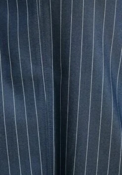 BERSHKA TAILORED PINSTRIPE EXPOSED SHOULDERS - Top - Dark Blue -Bershka Verkaufsgeschäft 3eb6fb76006f4d259240e27f91128ba4