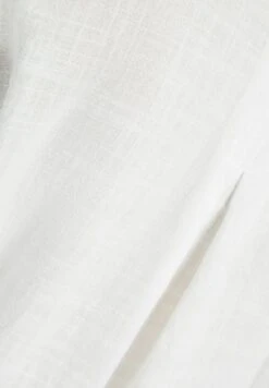 BERSHKA SHORT SLEEVE TEXTURED - Hemdbluse - White 13 BERSHKA SHORT SLEEVE TEXTURED - Hemdbluse - White -Bershka Verkaufsgeschäft 3f04e9a73b6f40739c20faaf926342d7