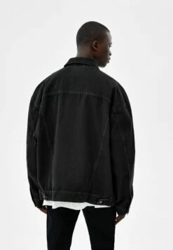 BERSHKA Jeansjacke - Black 10 BERSHKA Jeansjacke - Black -Bershka Verkaufsgeschäft 3fb8f0d85ab5432f9966221e791b400b