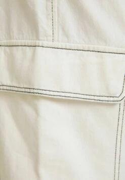 BERSHKA Jeans Straight Leg - Off White -Bershka Verkaufsgeschäft 40757e97fd20488d9863e86d6c971b68