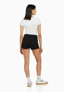 BERSHKA COMFORT WITH TURN-UP HEMS - Shorts - Black -Bershka Verkaufsgeschäft 420a9d2b3183417791eaadfe5568a672