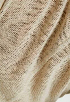 BERSHKA CURLY - Strickpullover - Stone 13 BERSHKA CURLY - Strickpullover - Stone -Bershka Verkaufsgeschäft 423e684c0d5e4235a73c48b343b3f234