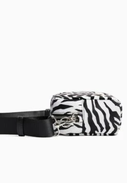 BERSHKA MONOCHROME - Umhängetasche - Black -Bershka Verkaufsgeschäft 42b77e0b5b5041e488905a49ddd5c24c