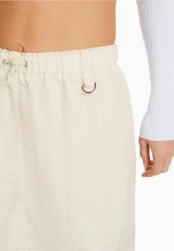 BERSHKA EFFECT - MIDI - A-Linien-Rock - Beige 10 BERSHKA EFFECT - MIDI - A-Linien-Rock - Beige -Bershka Verkaufsgeschäft 4338c89c176941328778c7805fc90eb8