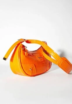 BERSHKA STUDDED - Umhängetasche - Orange -Bershka Verkaufsgeschäft 43c1df4be92f40d8bc6faf10b0ee6e5b