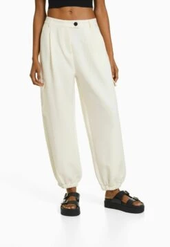 BERSHKA Cargohose - Beige