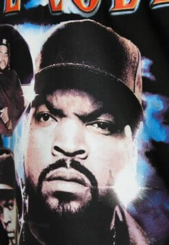 BERSHKA BOXY FIT SHORT SLEEVE WITH ICE CUBE - T-Shirt Print - Black 13 BERSHKA BOXY FIT SHORT SLEEVE WITH ICE CUBE - T-Shirt Print - Black -Bershka Verkaufsgeschäft 44d670f3e0404c05a3e00538b0449d45