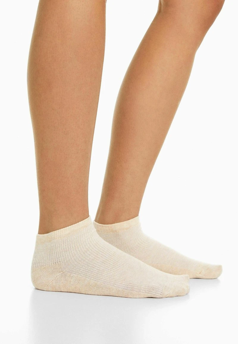 BERSHKA 4 PACK - Socken - Sand 3 BERSHKA 4 PACK - Socken - Sand