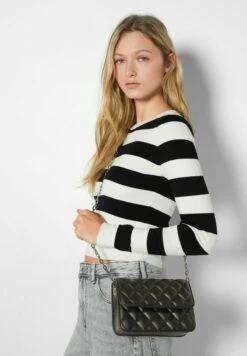 BERSHKA WITH CHAIN HANDLE - Umhängetasche - Black