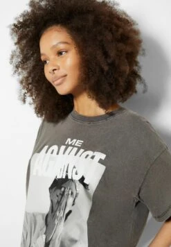 BERSHKA TUPAC - T-Shirt Print - Dark Grey 11 BERSHKA TUPAC - T-Shirt Print - Dark Grey -Bershka Verkaufsgeschäft 47c7fcafe3ad42c9a249cbe3be1ee64c