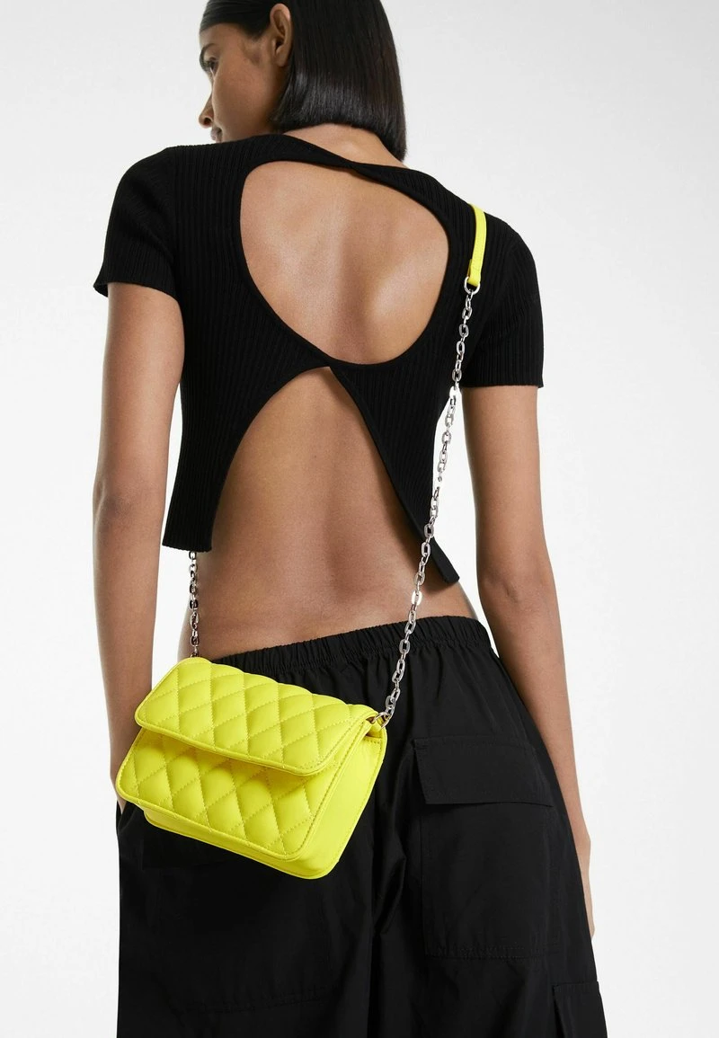 BERSHKA WITH CHAIN HANDLE - Umhängetasche - Green 3 BERSHKA WITH CHAIN HANDLE - Umhängetasche - Green