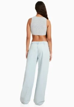 BERSHKA WIDE LEG 90S TIE - Jeans Straight Leg - Light Blue 10 BERSHKA WIDE LEG 90S TIE - Jeans Straight Leg - Light Blue -Bershka Verkaufsgeschäft 4a1c6a697e7e490682d1ca9e4eb4c0bb