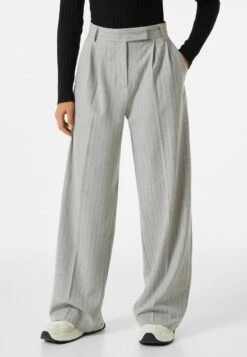 BERSHKA DAD FIT - Stoffhose - Grey