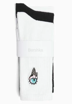 BERSHKA PACK OF 2 EMBROIDERED - Socken - Off White 13 BERSHKA PACK OF 2 EMBROIDERED - Socken - Off White -Bershka Verkaufsgeschäft 4bd3cdbe00d7485a9a97c50d253e63c0