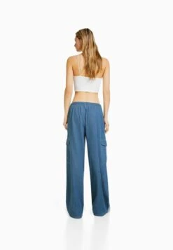 BERSHKA WIDE BALLOON FIT - Flared Jeans - Dark Blue -Bershka Verkaufsgeschäft 4c987e9d1f8b4e6d833c513edbd69ce2