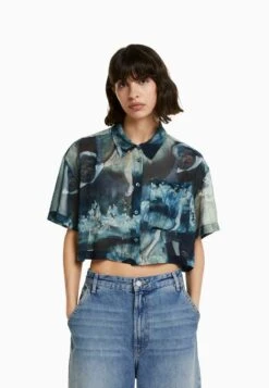 BERSHKA SHORT SLEEVE WITH ART SERIES PRIN - Hemdbluse - Dark Green