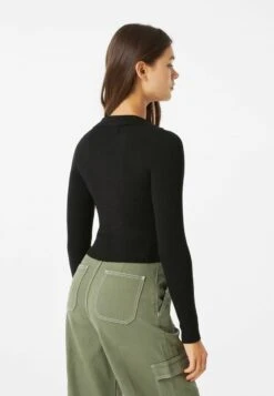 BERSHKA Poloshirt - Black 10 BERSHKA Poloshirt - Black -Bershka Verkaufsgeschäft 4e178c77736c4edabe480a26f3a8d073