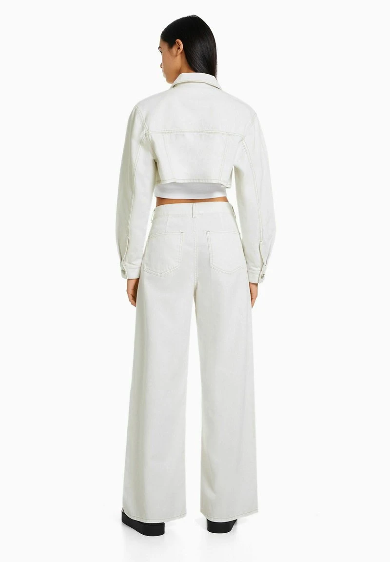 BERSHKA WIDE-LEG WITH ADJUSTABLE WAISTBAND - Flared Jeans - Off White 5 BERSHKA WIDE-LEG WITH ADJUSTABLE WAISTBAND - Flared Jeans - Off White – Bild 3