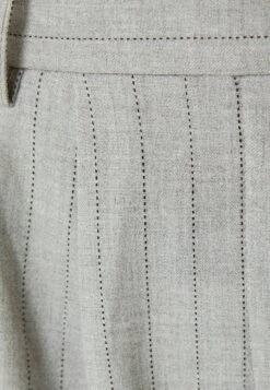 BERSHKA DAD FIT - Stoffhose - Grey 13 BERSHKA DAD FIT - Stoffhose - Grey -Bershka Verkaufsgeschäft 4f9622cb487b4b9c95a8e90d4aa6e42f