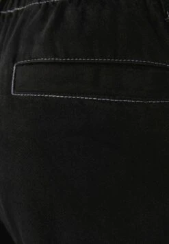 BERSHKA MULTIPOCKET CARGO JEANS - Flared Jeans - Black -Bershka Verkaufsgeschäft 506f6a5be2194f0685eef64d3ee5ca93