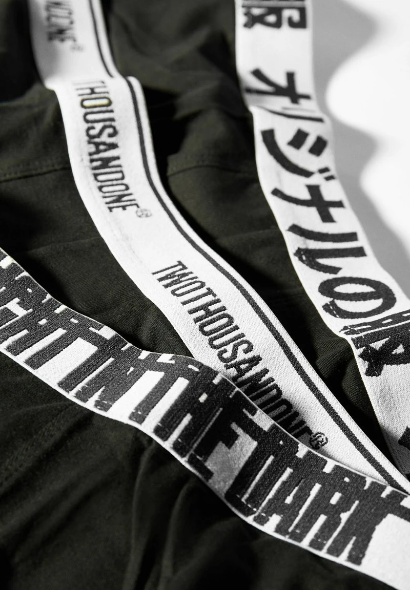 BERSHKA SET OF 3 PACK - LETTERING - Panties - Black 4 BERSHKA SET OF 3 PACK - LETTERING - Panties - Black – Bild 2