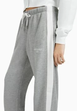 BERSHKA PLUSH WITH STRIPES AND EMBROIDERED LETTERING - Jogginghose - Mottled Grey -Bershka Verkaufsgeschäft 5164db44a9ca42668bf4fce87014759d