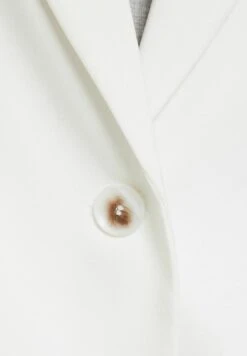 BERSHKA TAILORED CUT - Kurzmantel - White 13 BERSHKA TAILORED CUT - Kurzmantel - White -Bershka Verkaufsgeschäft 51c55d3e991b43958a4ad35fc0c9b4e9