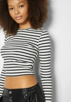 BERSHKA Langarmshirt - White 11 BERSHKA Langarmshirt - White -Bershka Verkaufsgeschäft 5210e8a09041441f9611e8f90729735e