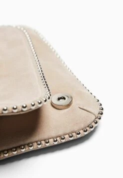 BERSHKA WITH DOUBLE STRAP AND METAL DETAILS - Umhängetasche - Beige 10 BERSHKA WITH DOUBLE STRAP AND METAL DETAILS - Umhängetasche - Beige -Bershka Verkaufsgeschäft 532a9c0ec1c94beba662d9432fb436d1