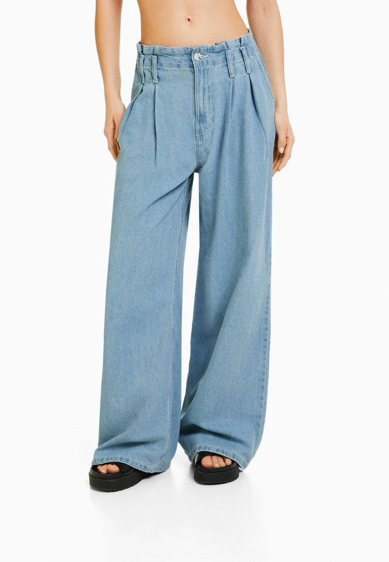 BERSHKA WIDE PLEATED - Flared Jeans - Light Blue Denim 3 BERSHKA WIDE PLEATED - Flared Jeans - Light Blue Denim