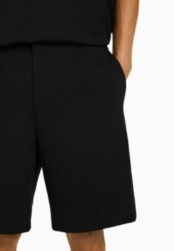 BERSHKA TAILORED BERMUDA - Shorts - Black 11 BERSHKA TAILORED BERMUDA - Shorts - Black -Bershka Verkaufsgeschäft 545fc89274a64a8aa65ad453f56e7d47