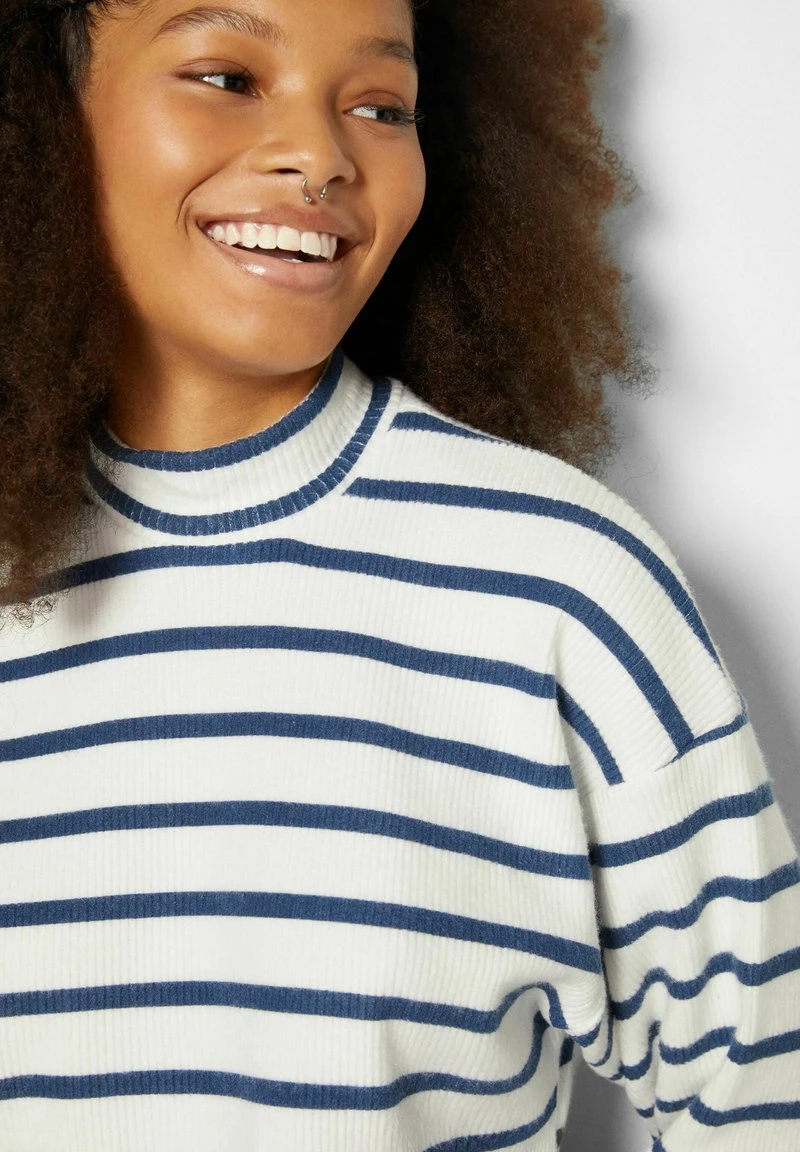 BERSHKA LONG SLEEVE HIGH NECK 07788831 - Strickpullover - White 6 BERSHKA LONG SLEEVE HIGH NECK 07788831 - Strickpullover - White – Bild 4