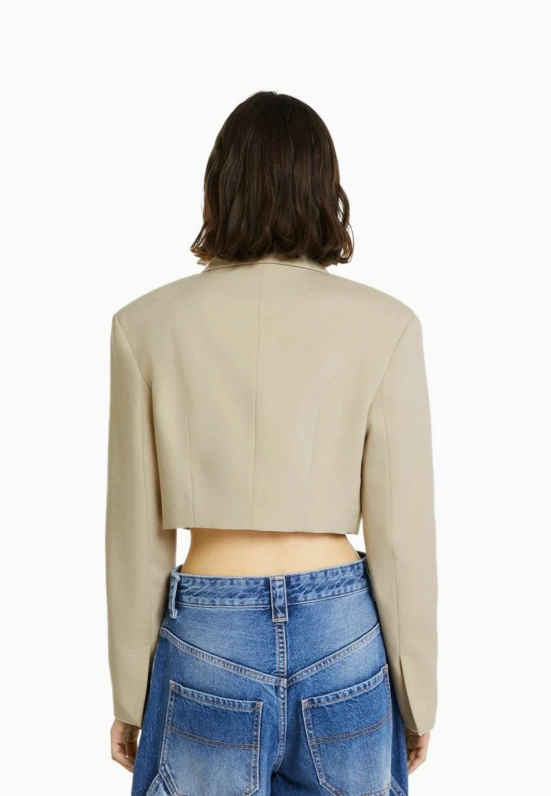 BERSHKA CROPPED TAILORED TWILL - Blazer - Camel 5 BERSHKA CROPPED TAILORED TWILL - Blazer - Camel – Bild 3