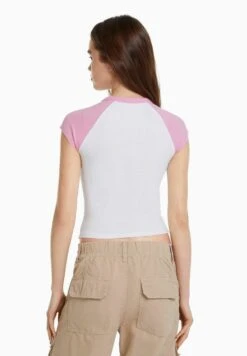 BERSHKA SHORT RAGLAN SLEEVES - PRINTED - T-Shirt Print - Pink 10 BERSHKA SHORT RAGLAN SLEEVES - PRINTED - T-Shirt Print - Pink -Bershka Verkaufsgeschäft 563c1ac7a70148f0a87887b8e94c5a67