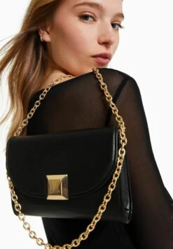 BERSHKA WITH DETAIL - Umhängetasche - Black