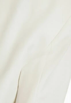 BERSHKA REGULAR­FIT TAILORED - FEMININE-CUT DOUBLE-BREASTED - Kurzmantel - White -Bershka Verkaufsgeschäft 57a5762a21f34722bcf759773388e5d3